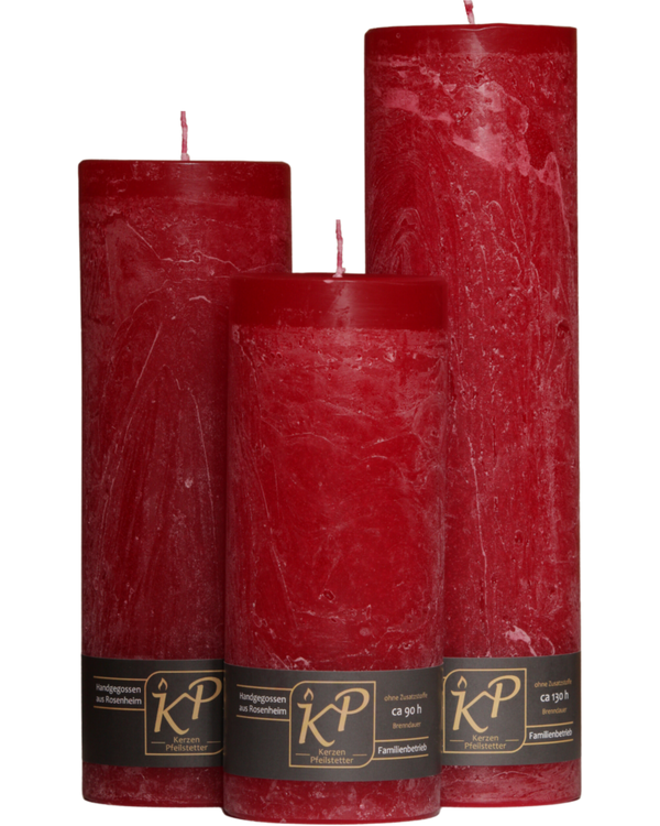 Drei Blütenkerzen in weihnachtsrot nebeneinander – in den Größen Klein, Mittel und Groß.