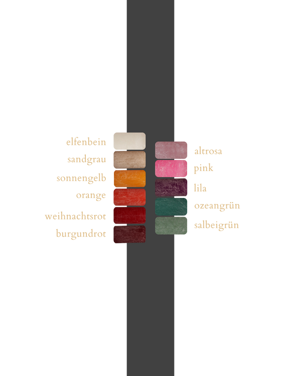 Farbpalette mit 11 verschiedenen Farben handgegossener Dreidochtkerzen.